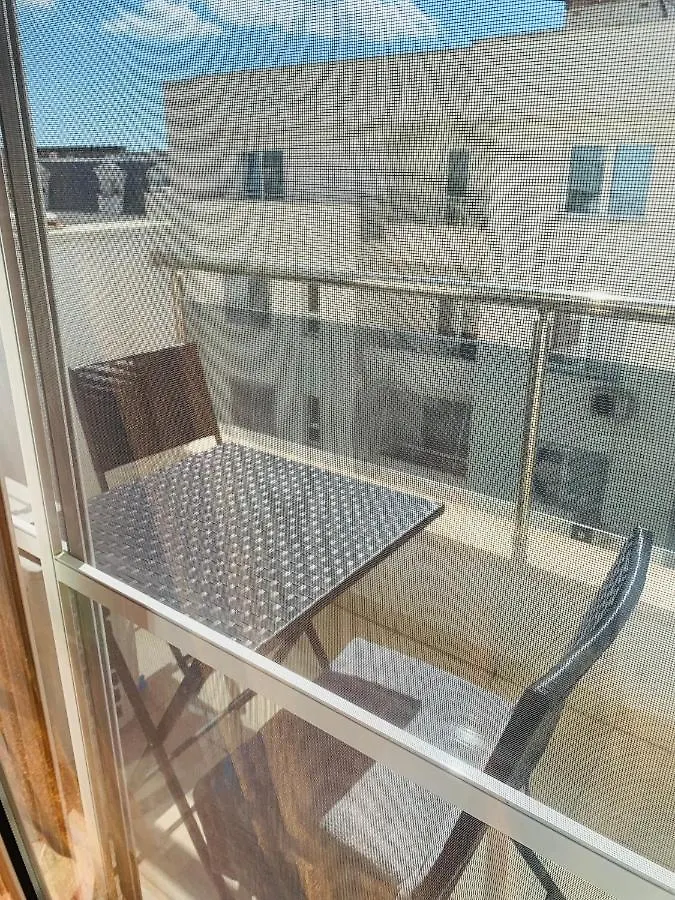 גולם Ajslin'S Apartment
