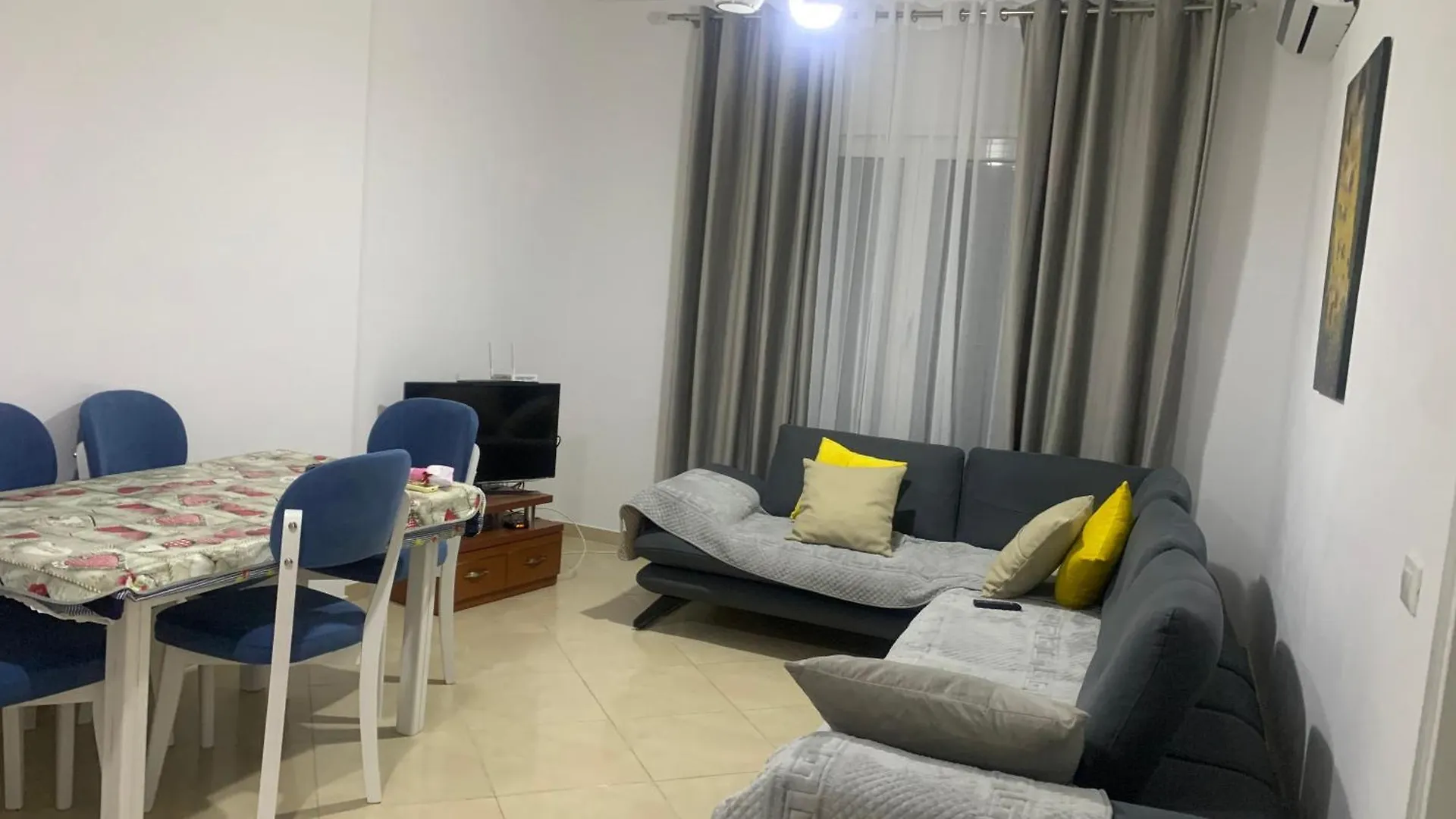 גולם Ajslin'S Apartment