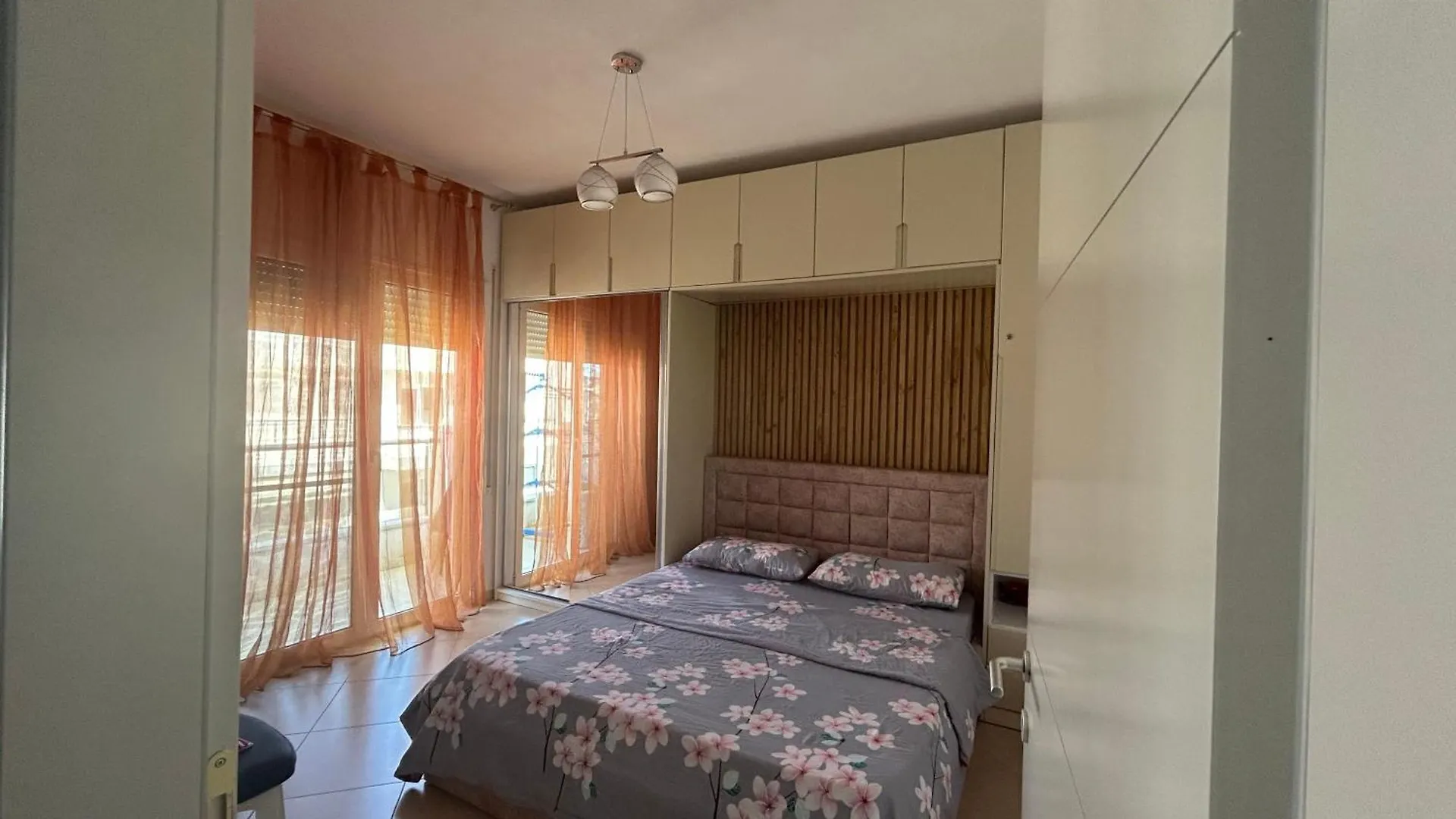 גולם Ajslin'S Apartment אלבניה